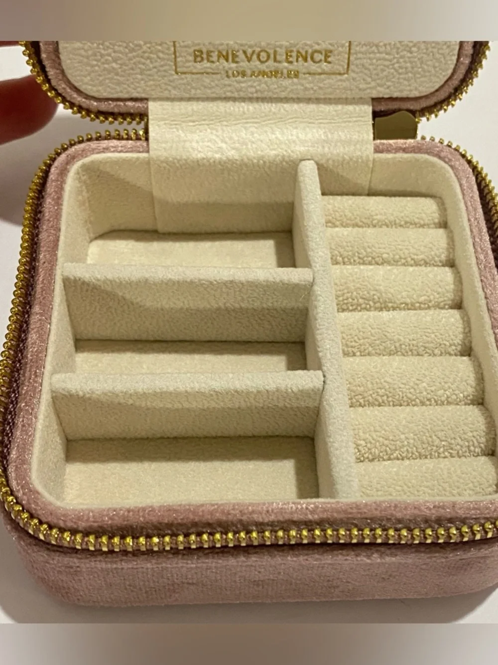Benevolence LA Pink Velvet Travel Jewelry Case Organizer Box Mirror Zip Case